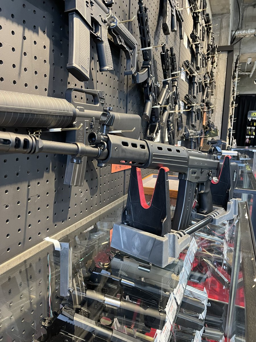 駆け足始めっ！
値段が6月下旬より上がってしまいますぅ💦
 
ガスブロはハンドガンも長物も値段上がりますが、長物はかなりイカつい値上げです

今のうちに持っとくべきは……
89式!!!
 
陸自さんがこれを触ると、その扱い方ですぐ陸自とバレますꉂ🤣w𐤔
非常に高い再現度、東京マルイの動作性