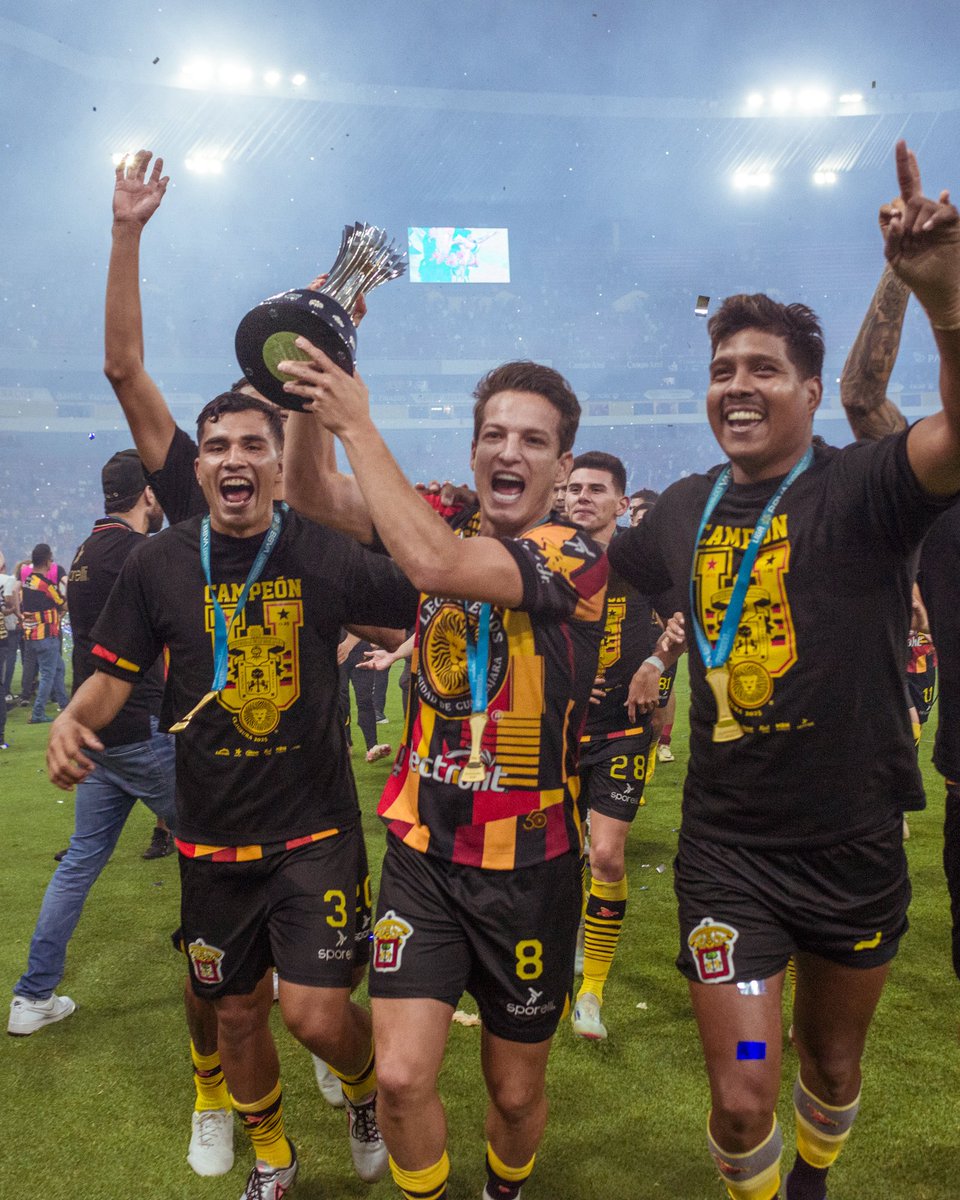 Ante una fortaleza 🏟️🇧🇪 que no dejó de rugir, la vuelta los🗣️ CAMPEEEOOOOONES…! 🙌🏆