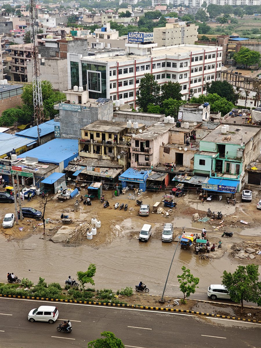 Gurugram_roads's tweet photo. Hello @OfficialGMDA @MunCorpGurugram @AjayKumarIAS13 hope you are liking the view of the green area turned pond of sector 67. Please declare this as a national park. @RaoNarbir @BJP4Haryana  क्या हुआ तेरा चुनाव से पहले का वादा ? #electionjumla https://t.co/SYJIvvzoBG