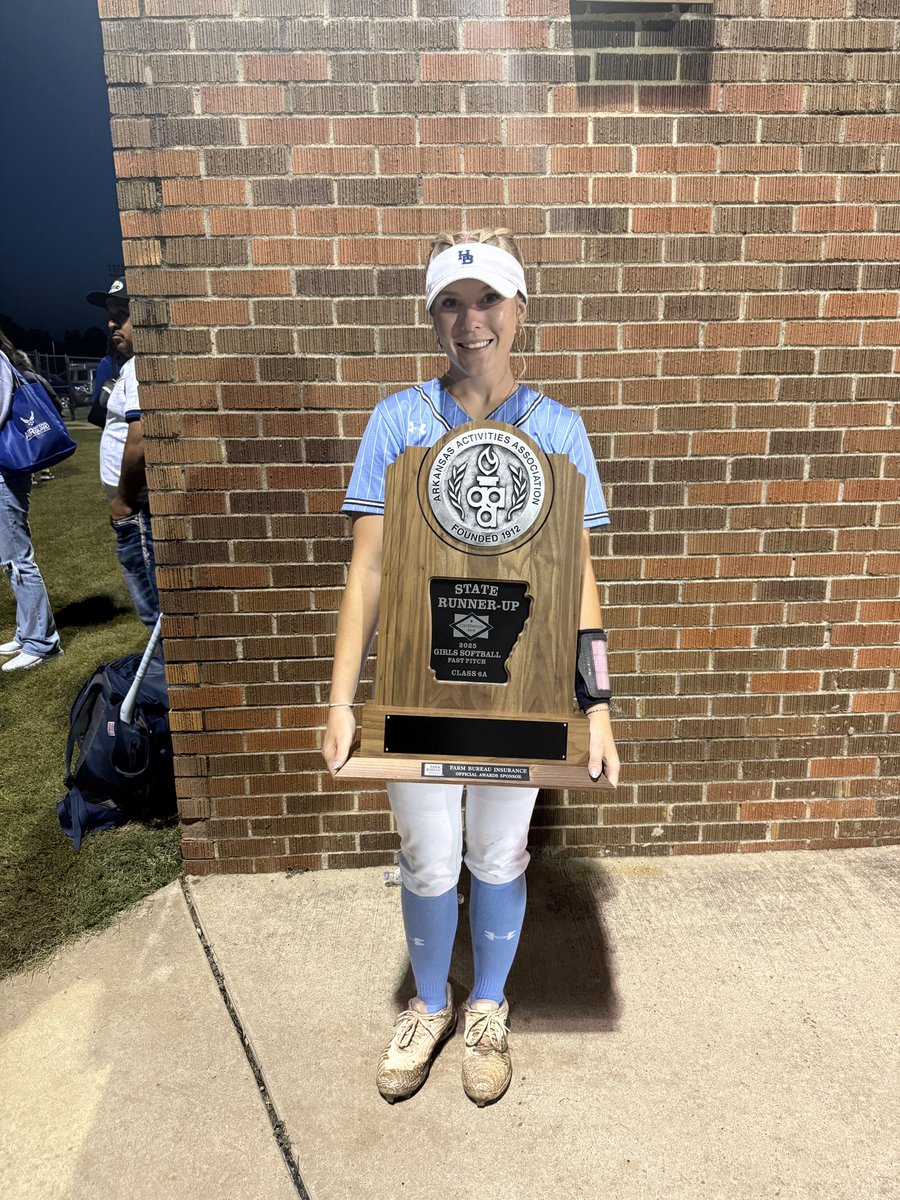 BryleyBratcher3's tweet photo. So glad to be part of this amazing team. Making memories to the very end! Arkansas 6A State Runner-Up. One more ride 🥎
@HB_Softball  @LegendsNatl2026 https://t.co/1a3f7NNHQy