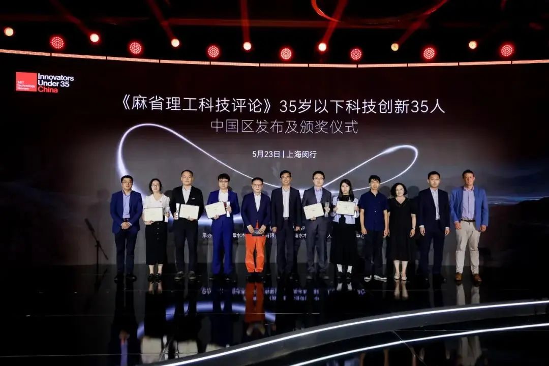thudcst's tweet image. 🚀Congrats to Research Assistant Professor Han Xu from #Tsinghua DCST for being named a Pioneer of the MIT Innovators Under 35 China list! Recognized for efficient large model research & leading the OpenBMB community, Han’s work benefits AI innovation globally.