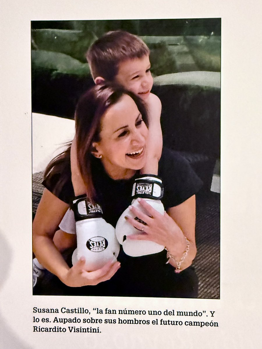SusyCastillo's tweet image. Y miren qué regalo!! Hoy, que fue un día tan difícil, llego a casa y veo que @lamazon_oficial hizo una mención mía y de #MiniChamp en su nuevo libro. Regalo del cielo su amistad y su cariño.
#boxeo
