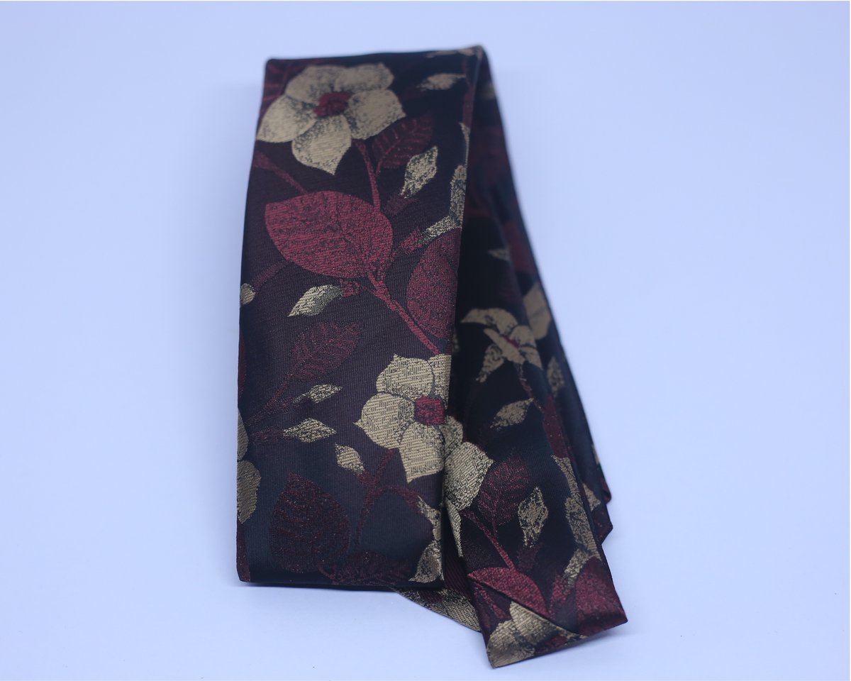 tiecollege's tweet photo. Neck TiE | GHS100 https://t.co/zddt4o3Q2l