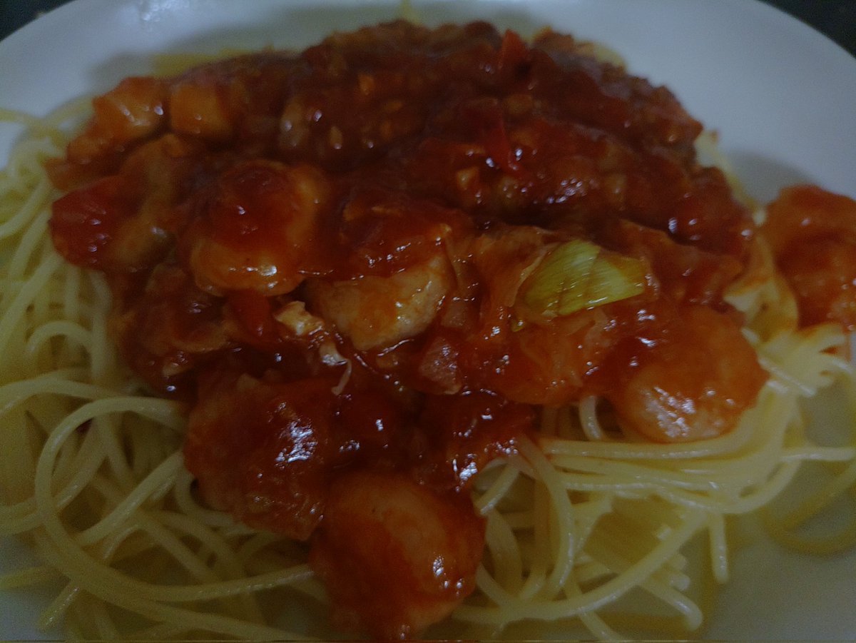 143sth's tweet photo. パニーノ用のトマト🍅が傷んで余ったのでエビチリパスタ🍝
めんどくさいけどたまに食べたくなる😋
↓↓↓＃シェフロピア #パスタ ＃エビチリ ＃エビチリパスタ #chefropia 
https://t.co/x4U8sp4sxQ https://t.co/BJvCpmbH3W