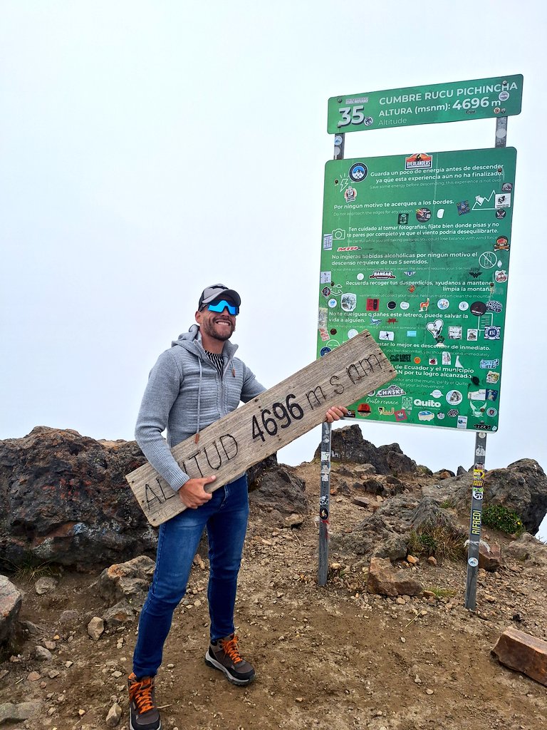 Rubensmerida's tweet photo. Siempre vale la pena desafiar tus propios límites, esta ruta increíble dificultad media #quito #rucopichincha #ecuador #gay #gayboy #single #adventuretime #4696 msnm https://t.co/YPCuVBLT7E