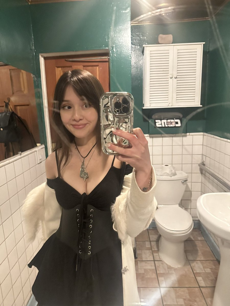 planning to play my first show in nyc ... probably in august 👀