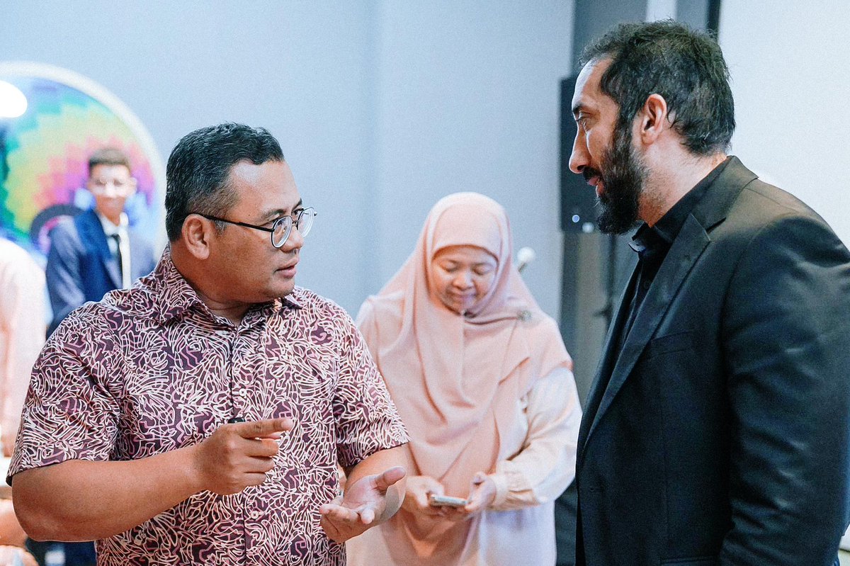 Usually, Monday nights aren’t spent on deep or heavy topics, as it’s just the start of the week. But last night, I had the special opportunity to join an exclusive session with Ustaz Nouman Ali Khan, where we explored how the Quran offers guidance in facing global economic