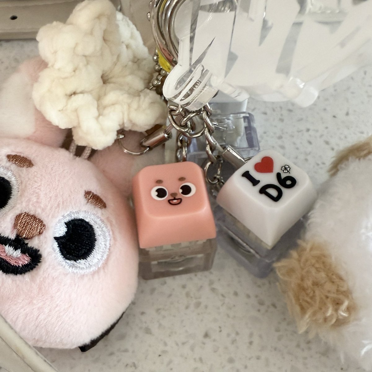 🍀데이식스 키캡 키링 판매🍀
🗓️ ~ 6/6 18:00
❤︎ RT 추첨 한 분께 키캡 키링 보내드립니다
❤︎ 선착순, 럭키 넘버 특전 있습니당
자세한 내용은 TMM폼 참고해주세요

👉👉👉tmm.im/p/46375👈👈👈