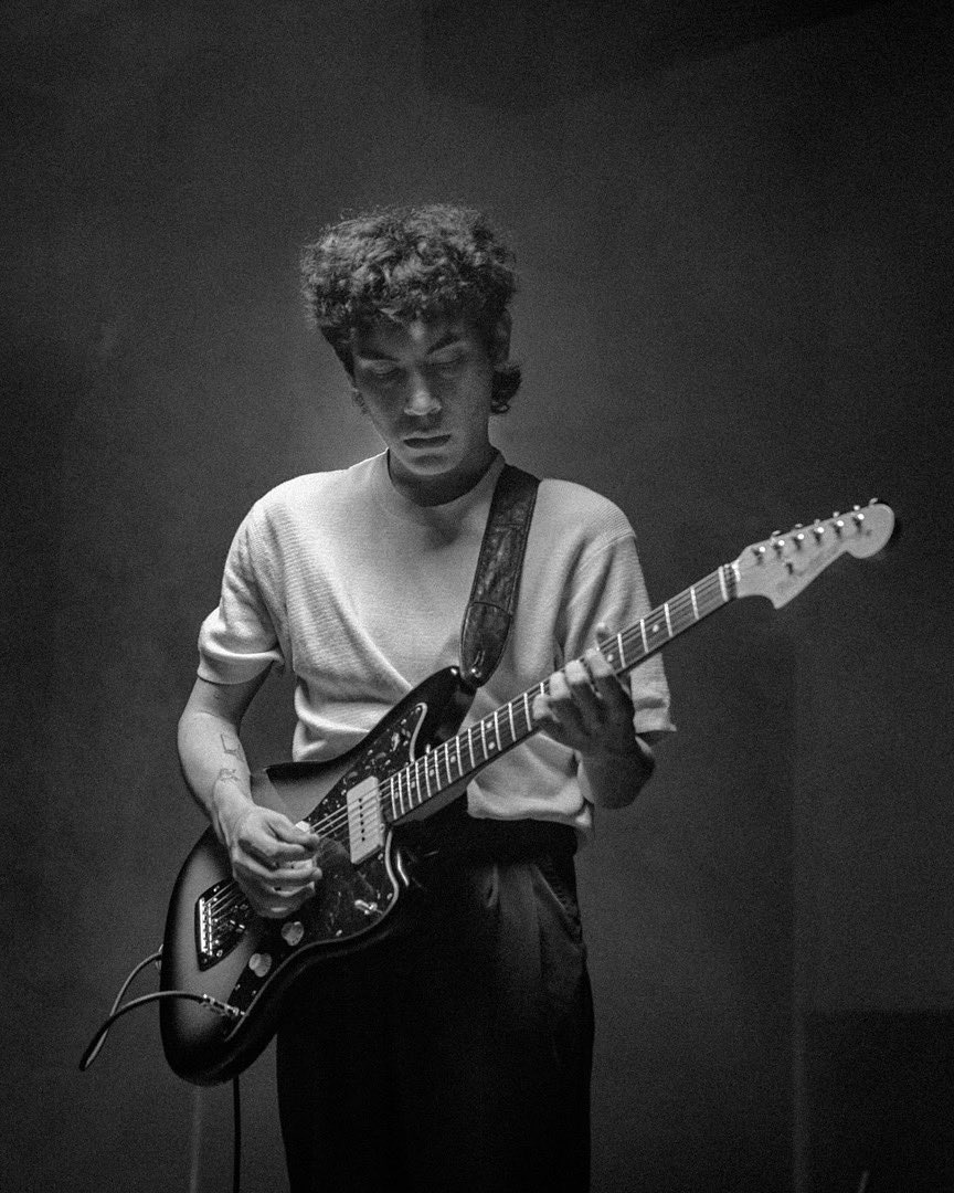 Recibió hate de millones de personas, se tuvo que retirar un tiempo de los escenarios PERO NADA DE ESO lo pudo tirar por completo. 

Hoy Ed Maverick regresa en grande a los conciertos masivos haciendo Sold out en toda su gira por México 🇲🇽

Orgullosos de Eduardo 👊🏻