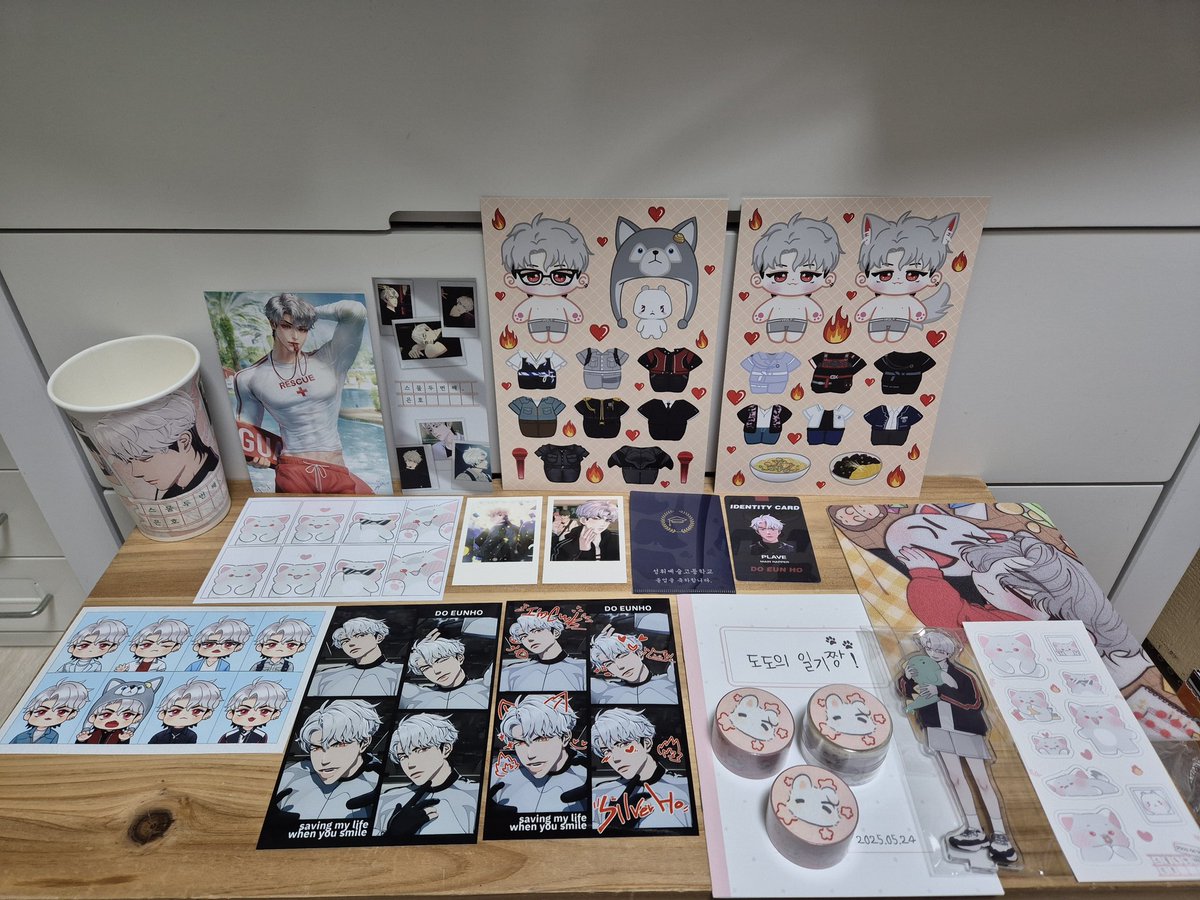 #아기_늑대에서_차늑왕이_되기까지
입구에서 가장 먼저 본 돌잔치상! 우리 은호가 잘 큰거 같아 뭉클하면서도 행복했다😭
카페를 둘러보는 동안 행복함이 배로 가득했는데 큰 포스터를 보는 순간 도파민이 날뛰었다.
그날 가장 잘한 일은 이 카페에 방문한 것이다 😆
<a href="/22nd_EUNHO/">스물두번째, 은호 ♡ 2025 은호 생일카페</a> 님 감사합니다!