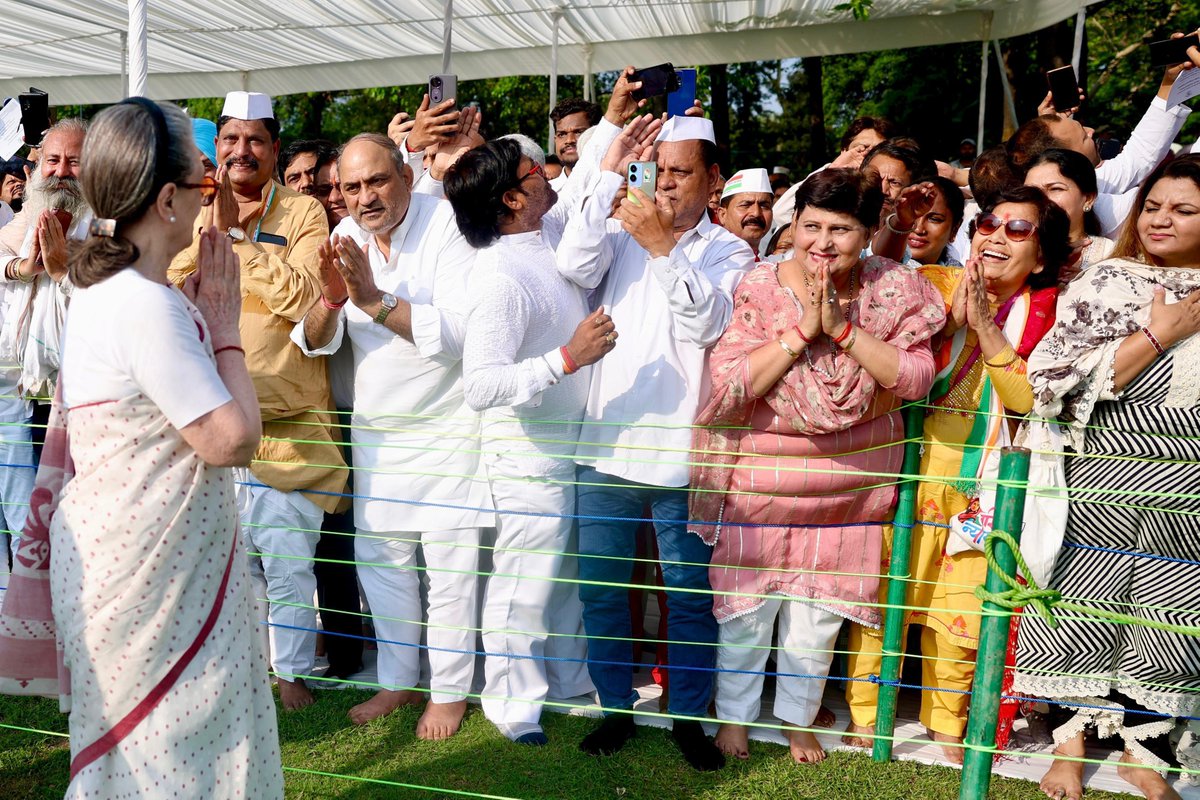 kcvenugopalmp's tweet photo. Offered our heartfelt tributes to one of the tallest pillars of modern India - our 1st PM Pandit Jawaharlal Nehru ji on his death anniversary. 

His immense dedication and sacrifice for the freedom struggle and in building our nation from ruins into a self-reliant, democratic and peaceful republic will never be forgotten, no matter what his detractors do. 

Pandit Nehru always stood for the democratic principles of freedom, equality, and social upliftment which were reflected in the Constitution of India as well as in the many seminal legislations he spearheaded during his tenure. 

There will never be another such leader, and his legacy will remain unparalleled for decades and centuries to come.