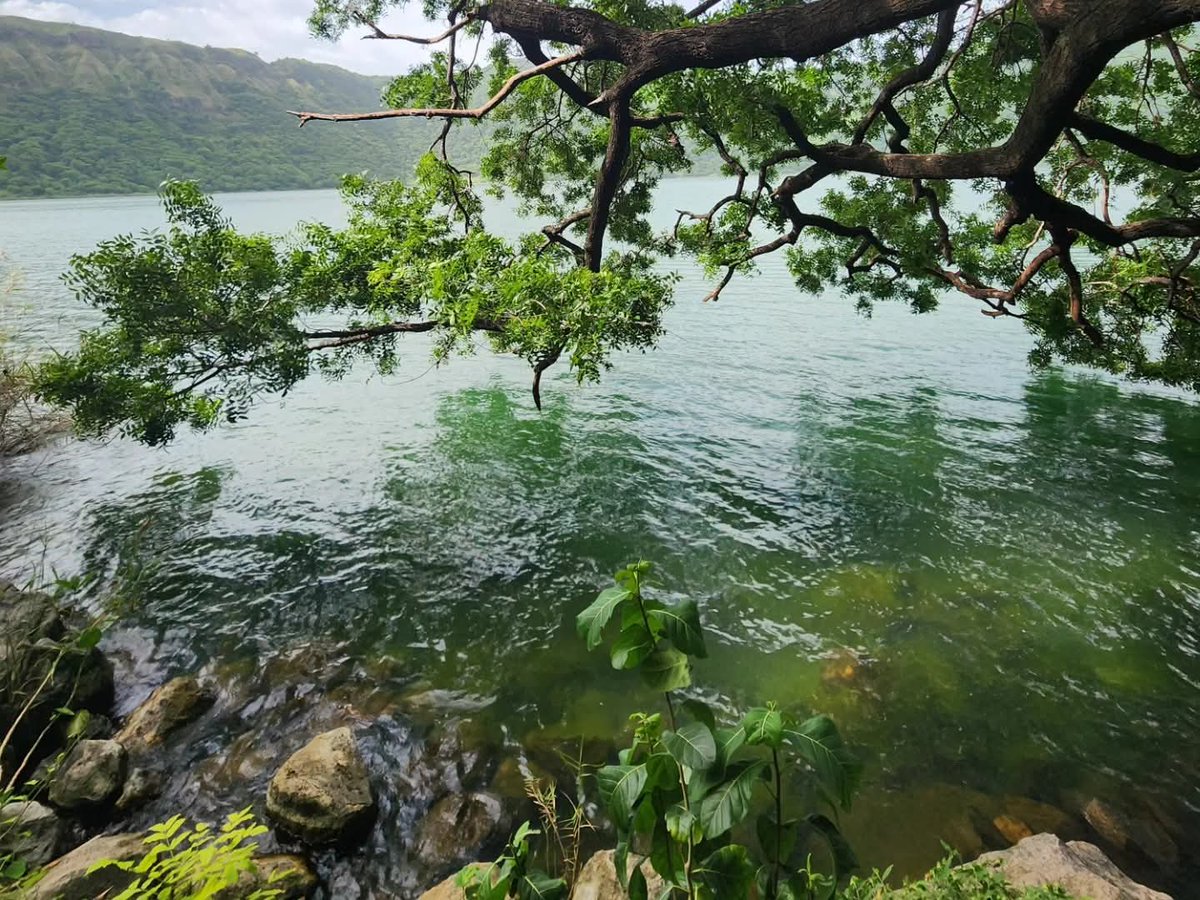 El Volcán Apoyeque es un impresionante cráter volcánico que no solo te regala vistas espectaculares, sino que también es el lugar ideal para acampar. 

#RelaxNica #NicaraguaSensacional