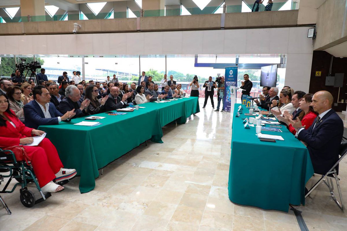 Agradezco a <a href="/EuniceRendon/">Eunice Rendón</a>, <a href="/heraldodemexico/">El Heraldo de México</a>, invitarme a colaborar y presentar la Revista Bitácora en la <a href="/MxDiputados_/">Cámara De Diputados</a>, con <a href="/JavierSolorzano/">Javier Solórzano</a>, <a href="/JessiSaiden/">Jessica Saiden Quiroz</a>, <a href="/HildaTellezL/">Hilda Téllez Lino</a>,  <a href="/JOPso/">Javier Oliva Posada</a>, <a href="/ManelichCC/">Manelich Castilla Craviotto</a>, <a href="/agCussi/">Alejandro Cussi</a> y <a href="/SophiaHuett/">Sophia Huett</a>