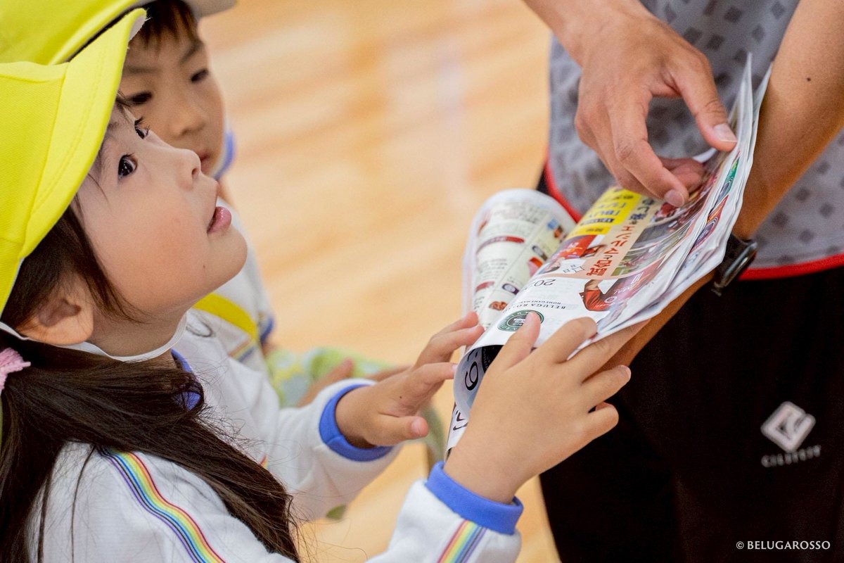 6.1はベルガロッソいわみのホームゲームで開催するマルシェ。「 #Be市 (び〜ち)」🔴🔵

チラシをみながら推し選手を教えてくれました!!🙌

belugarosso2020.com/?p=11685