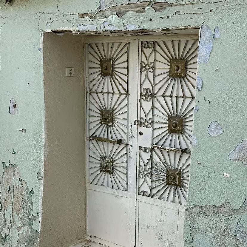 والله انك كنت غالي يا الرفيق الغالي
لين حدتني ظروفي والزمان المُنهك

ماهقيت ان تخيّب هقوتي وامالي
بيّض الله وجه دورات السنين ووجهك .

#نجران