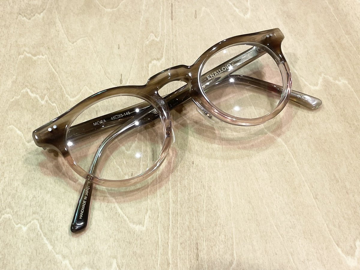 MonkeyFlipRubeR's tweet photo. カラフルでハードな色味も素敵ですが、少し顔を彩る程度も可愛いのです。
#サングラス #メガネ #名古屋 #大須 #エナロイド #LOTHO https://t.co/gsJGye392e