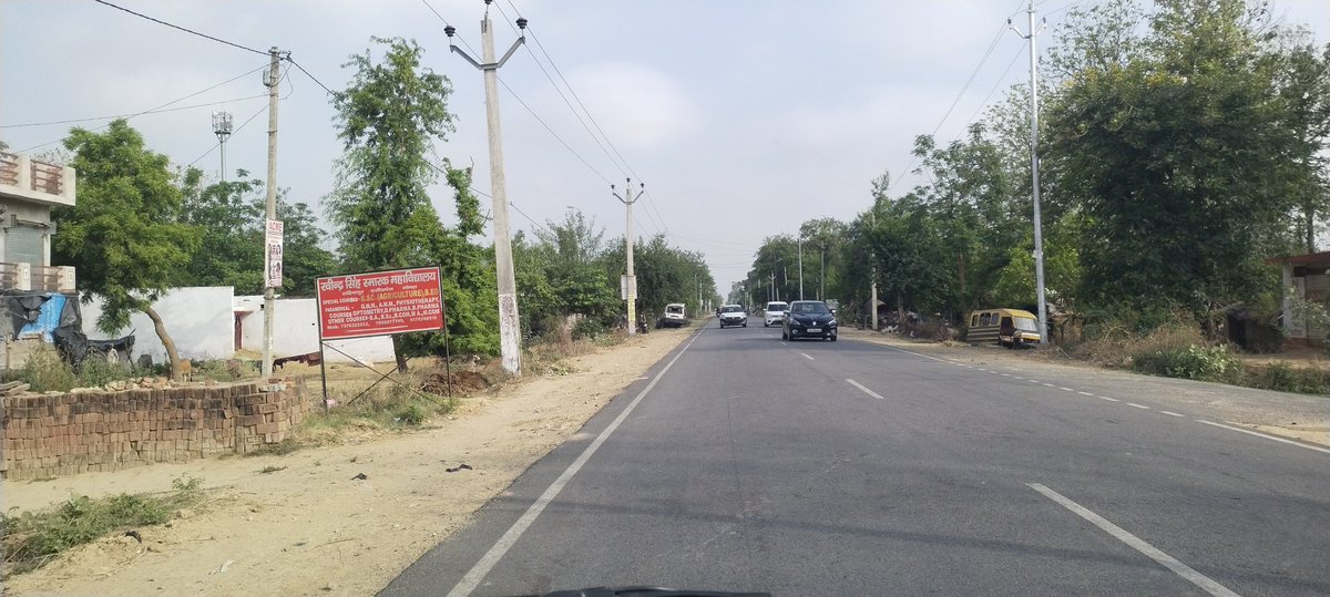 जब आप परिवार के साथ किसी यात्रा पर जा रहे होते हैं अचानक ऐसी फ़ोटो जो आपको भयभीत कर सकती है ऐसे वाहनों पर <a href="/dmgonda2/">DM / DEO Gonda</a> <a href="/dgpup/">DGP UP</a> <a href="/gondapolice/">Gonda Police</a> संबंधित अधिकारियों की नजर क्यों नहीं पड़ती है या तो इसे ढक दिया जाए या फिर इसको यहां से हटा दिया जाए स्थान अयोध्या रोड साहिबापुर गोण्डा