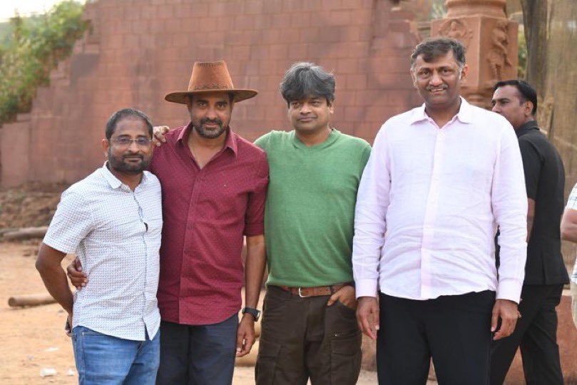 చంటిగాడు లోకల్ 😎 (@harsha_offll) on Twitter photo #AsuraHananam action sequence shoot time 🥳🔥
Ustaad team <a href="/harish2you/">Harish Shankar .S</a>
#HariHaraVeeraMallu #HHVMOnJune12th #PawanKalyan #AsuraHananam action sequence shoot time 🥳🔥
Ustaad team <a href="/harish2you/">Harish Shankar .S</a>
#HariHaraVeeraMallu #HHVMOnJune12th #PawanKalyan
