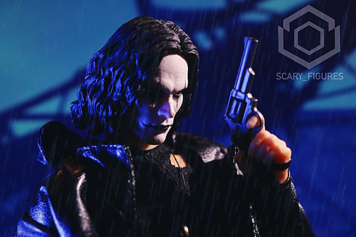 “It can’t rain all the time…”

#actionfigure #actionfigures #figurephotography #horror #HorrorMovies #mezco #mezcoone12 #thecrow #thecrow1994 #ericdraven #brandonlee