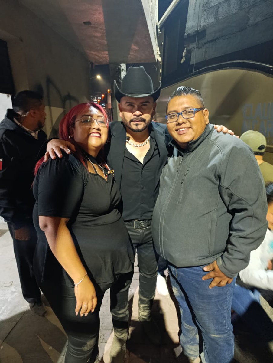 profecch34's tweet photo. Estimado @ClaudioAlcaraz deseo que vengan muchos cumoleaños más. Y que sigamos teniendo grandes fiestones. Bendiciones siempre y gracias por tanto. https://t.co/c5OnbPvJol