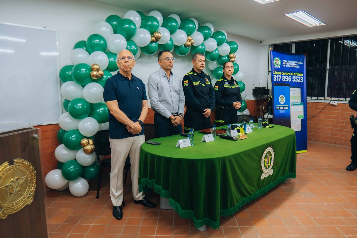 SOBUSA_SA's tweet photo. En Sobusa recibimos por parte de la Policía Nacional equipos tecnológicos que nos conectan en tiempo real para reforzar la seguridad de nuestros usuarios.
Gracias al Brigadier General Edwin Urrego por su visita y respaldo. @PoliciaBquilla 
💬 La seguridad la construimos juntos. https://t.co/vJoz1CwTds