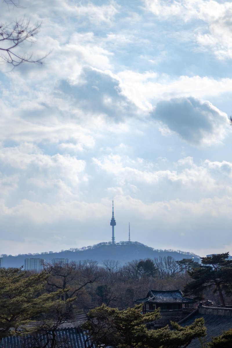 Master3Language's tweet image. 🏙️ Namsan Tower from afar—standing tall as Seoul’s iconic beacon! ✨ 

■Learn Korean in a fun &amp;amp; small group class with a native teacher! bit.ly/KoreanGroupCla…
■Source: pixabay.com

#NamsanTower #SouthKorea  #CityscapeBeauty #KoreanLandmark #learnkorean #Seoul