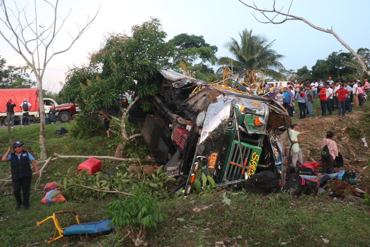 𝗨𝗡 𝗔𝗕𝗥𝗔𝗭𝗢 𝗦𝗢𝗟𝗜𝗗𝗔𝗥𝗜𝗢 🕊️| Un abrazo fuerte y lleno de cariño para los familiares de las tres personas que perdieron la vida en el trágico accidente del bus bonanceño ocurrido este lunes en la comunidad Las Brisas, Siuna.

Deseo de corazón una pronta y completa