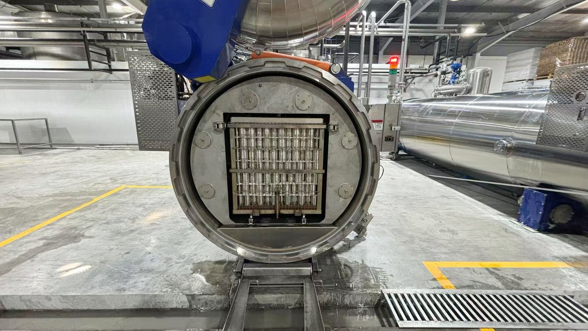 retort_machine's tweet image. 📣 Good News!

Our cutting-edge sterilization retort has been successfully installed at our customer's site in Dubai! After a smooth setup, it will soon be fully operational. 🤝 
#Retort #Sterilization #Autoclave