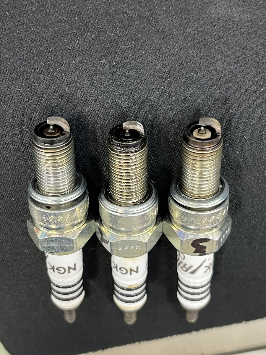 イリジウムに変えて3ヶ月で2番がかぶってた。イリジウムのせいなのか他の要因なのかは分からんけど、とりあえず純正指定のノーマルプラグに戻してみた