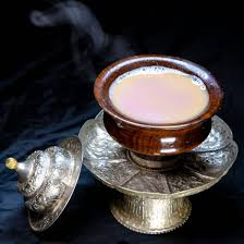 KaviArangam12's tweet photo. In #Ladakh tea is first boiled and been shaken with fresh butter and salt to make #ButterTea (Gur-Gur Cha)
#Butter keeps the body warm, gives energy and prevents chapped lips. https://t.co/v4aM4SI5BW