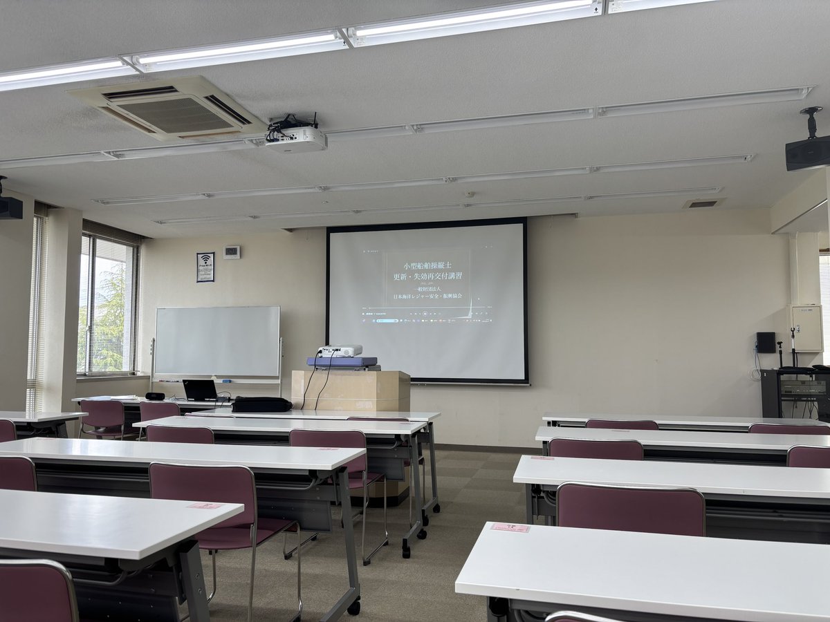 advancezero007's tweet image. 小型船舶操縦免許更新講習にきました。郡山市喜久田の卸センターイベントホール2階にて13:30より開始です。#探偵　#釣り探偵　#卸センターイベントホール　#郡山市