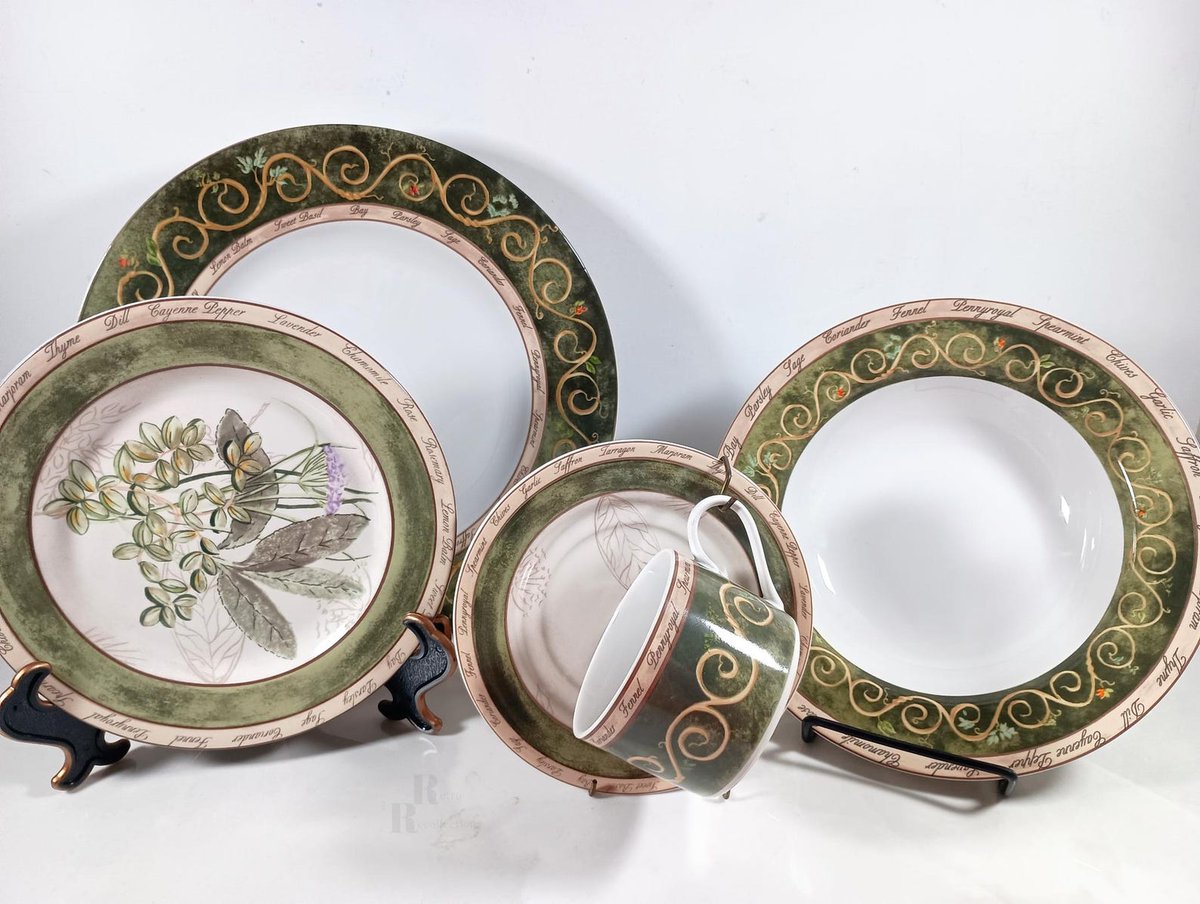 RetroRecollec's tweet image. myretrorecollections.etsy.com/listing/178258… American Atelier Bouquet Garni Tuscan style dinnerware, avocado green, tan scrolls #AmericanAtelier #BouquetGarni #TuscanStyle #avocadogreen #wiseshopper