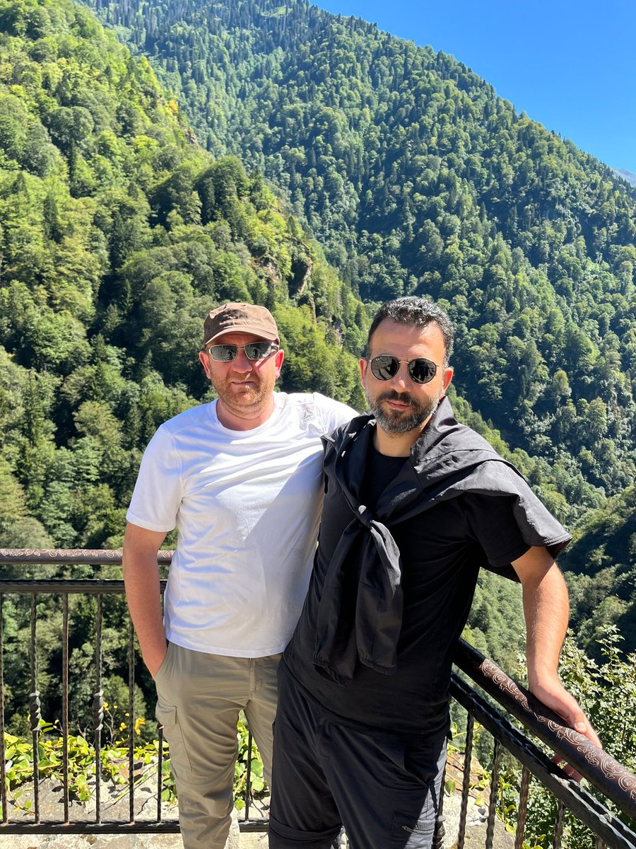 guzeymurat's tweet photo. Ceyhun AVŞAR mert adamdır, şereflidir, onurludur, namusludur, dürüsttür, çalışkandır, liyakat sahibidir, akçeli işlerle işi olmaz, paraya tamah etmez, devletin tek kuruşunu da kimseye yedirmez. Ama bu düzen benim kardeşimi yemeye çalışıyor. Yapmayın. https://t.co/176zKJTeYT