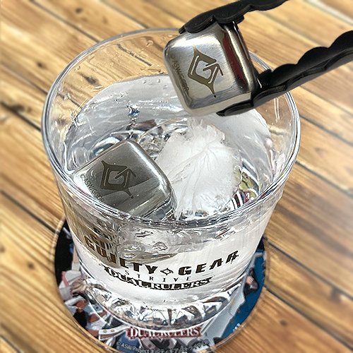 moleecospirit's tweet image. 【グッズ紹介】
GUILTY GEARコラボジンより、Gマーク付きステンレスアイスキューブ&ロゴ入りロックグラスのご紹介♪
ドリンク本来の味と冷たさをキープする実用性も◎
ご購入はこちらから▶moleecospirit.com/products/guilt…
#GGST #GGSTDR #ギルティギア