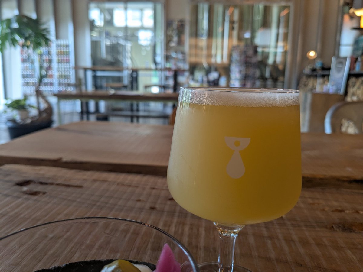 vanaonthecorner's tweet photo. 僕はというと山奥でエクストリーム飲酒しています
どこかわかった方は僕と握手 https://t.co/fm1uiijbZF