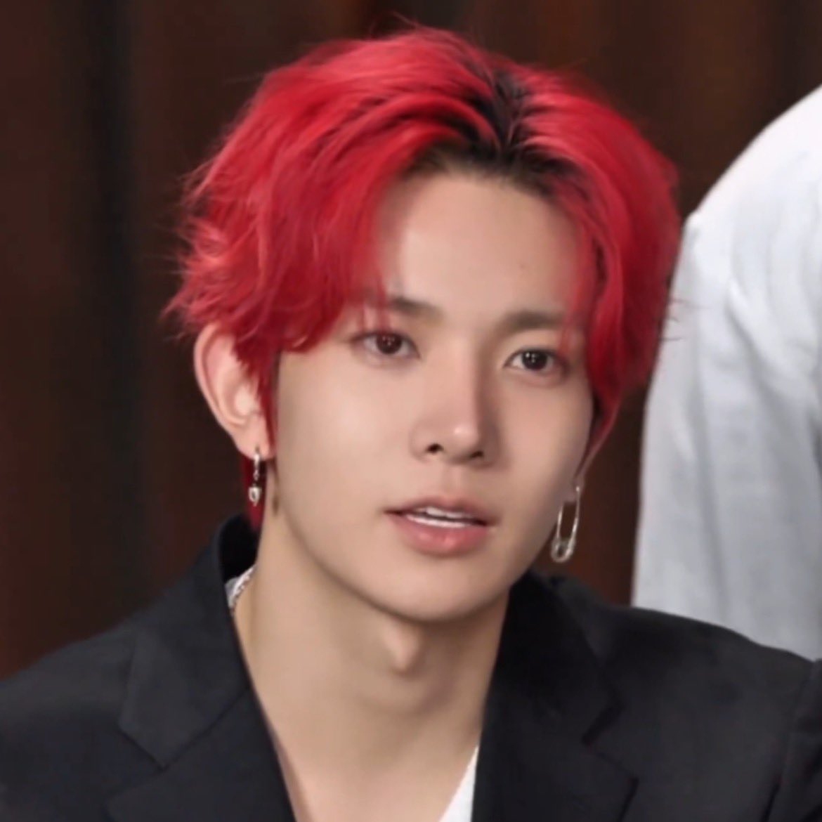 heeseungcokr's tweet photo. hee looks so good omg cant wait red hair heeseung for this cb! 😭 
https://t.co/DmWtWwuuT5