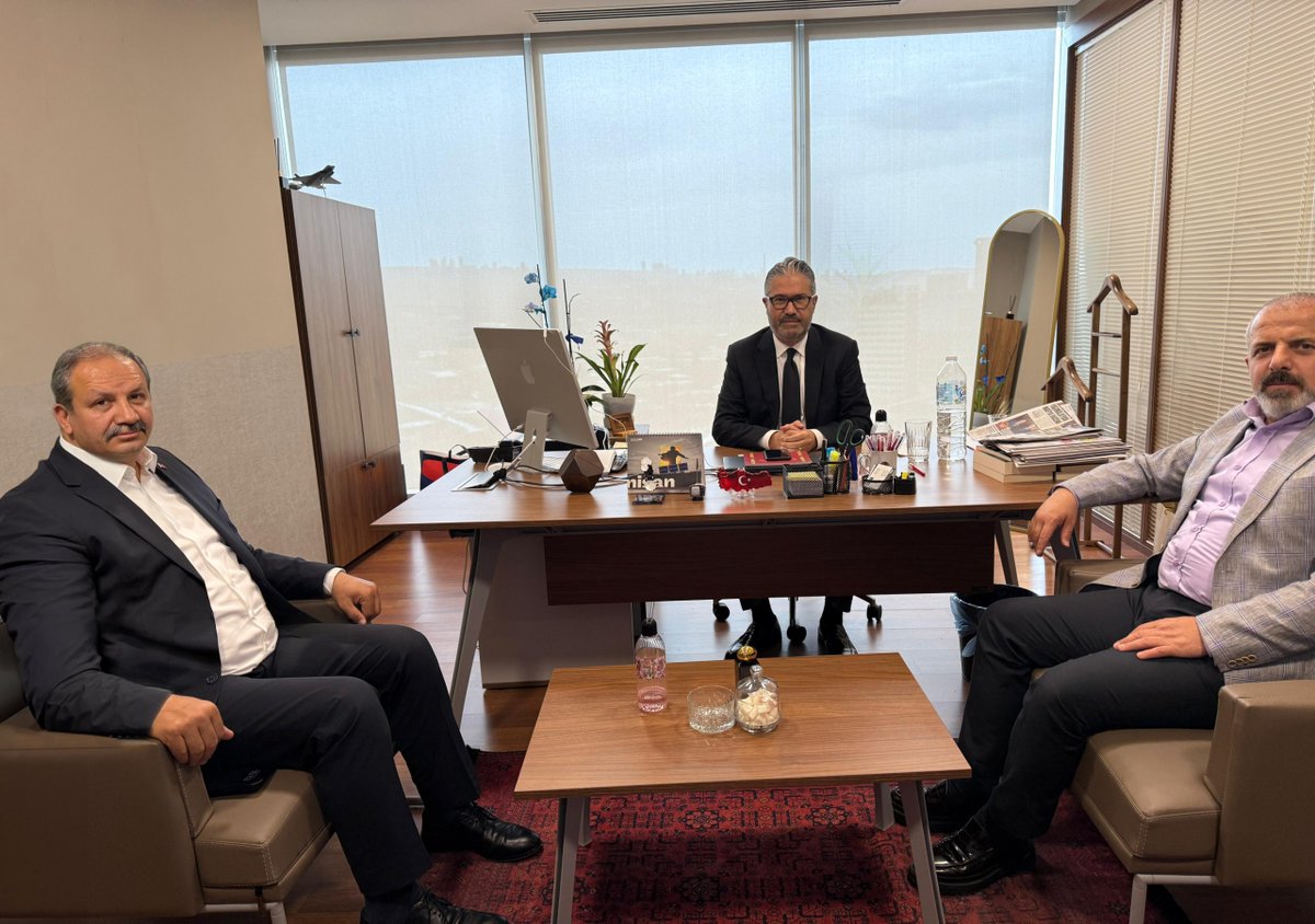 Sağlık ve sosyal hizmet profesyonellerimizin sesini daha gür duyurmak için medya ziyaretlerimize devam ediyoruz.
Genel Başkan Yardımcımız İdris Baykan ile birlikte Ekol TV Ankara Temsilcisi Levent Eke’yi ziyaret ettik.

Sağlık-Sen olarak emek mücadelemizi kamuoyuna en doğru