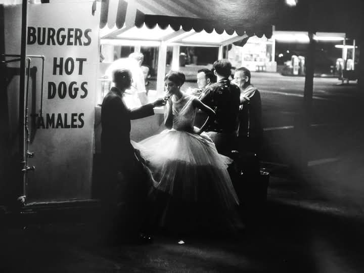 Willian Claxton
Audrey's hot dog stand, 1961
Los Angeles, California