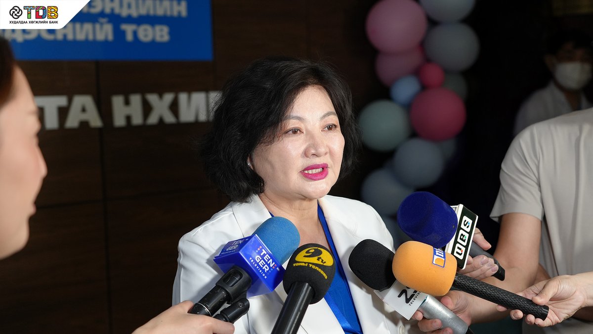 ХХБ “Хязгааргүй мөрөөдөл” төслөөрөө дамжуулан, ЭХЭМҮТ-ийн “Чих хамар хоолойн тасаг”-т 50 сая төгрөгийн, 20 гаруй нэр төрлийн дурангийн хагалгааны багаж хэрэгсэл бэлэглэлээ.

Энэхүү тасаг нь Монгол Улсын хэмжээнд байгаа хүүхдэд зориулсан цорын ганц чих хамар хоолойн тасаг юм. Жилд