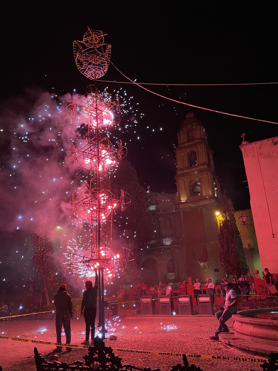 FelipeAceves13's tweet photo. La quema de #pirotecnia en #sanmigueldeallende es un tema que abre debate por temas ambientales y de tradición, ¿pero como le hacemos si la fiesta es donde “descargamos nuestra Alma”?. https://t.co/apt8c8DMIZ
