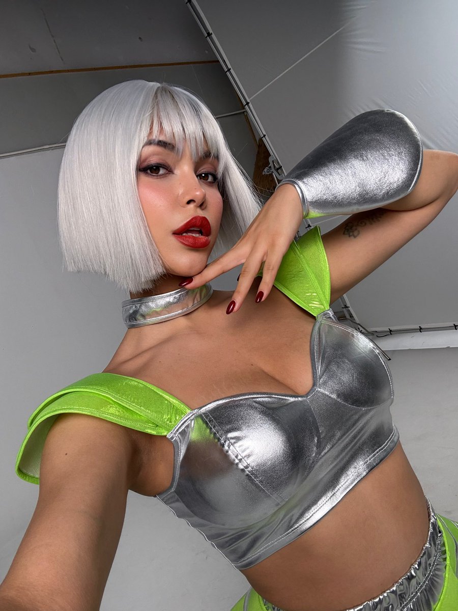 Pinta labios plateado vs rojo ?