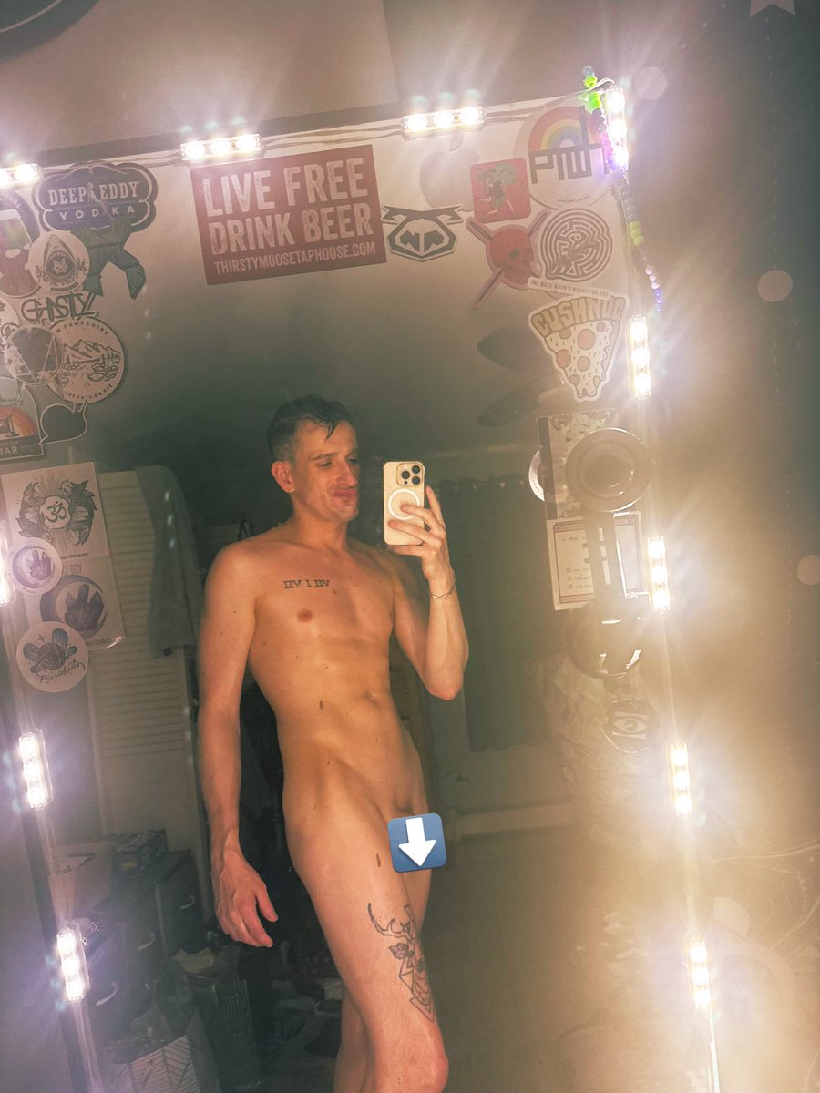 celliot_t's tweet photo. Ooooo shes naked.
.
.
Thread has photo with no emoji 🤭 https://t.co/wQKv75vSwr