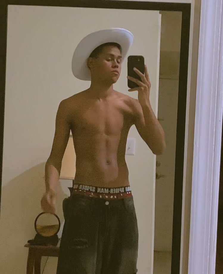 fredo_miles's tweet photo. Tu vaquerito de chocolate 🤠🍫 https://t.co/QGc3OQfYHZ