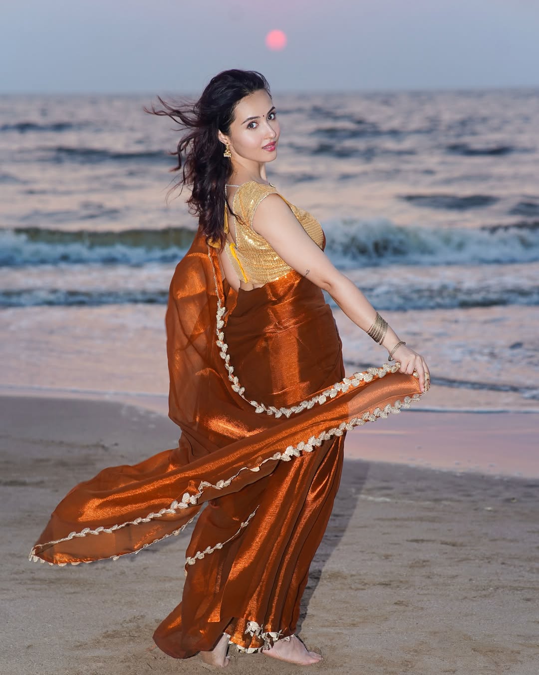 Gr7bJsiX0AAUQxV?format=jpg&name=large