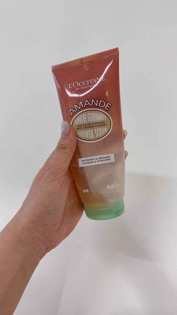 스크럽제 써본 것 중 독특하고 고급스럽고 향 좋고 다 하는 특이템. 진짜 아몬드 뿌개서 만든거라 써보면 샤워실에서 혼자 눈 커짐템. 
#록시땅