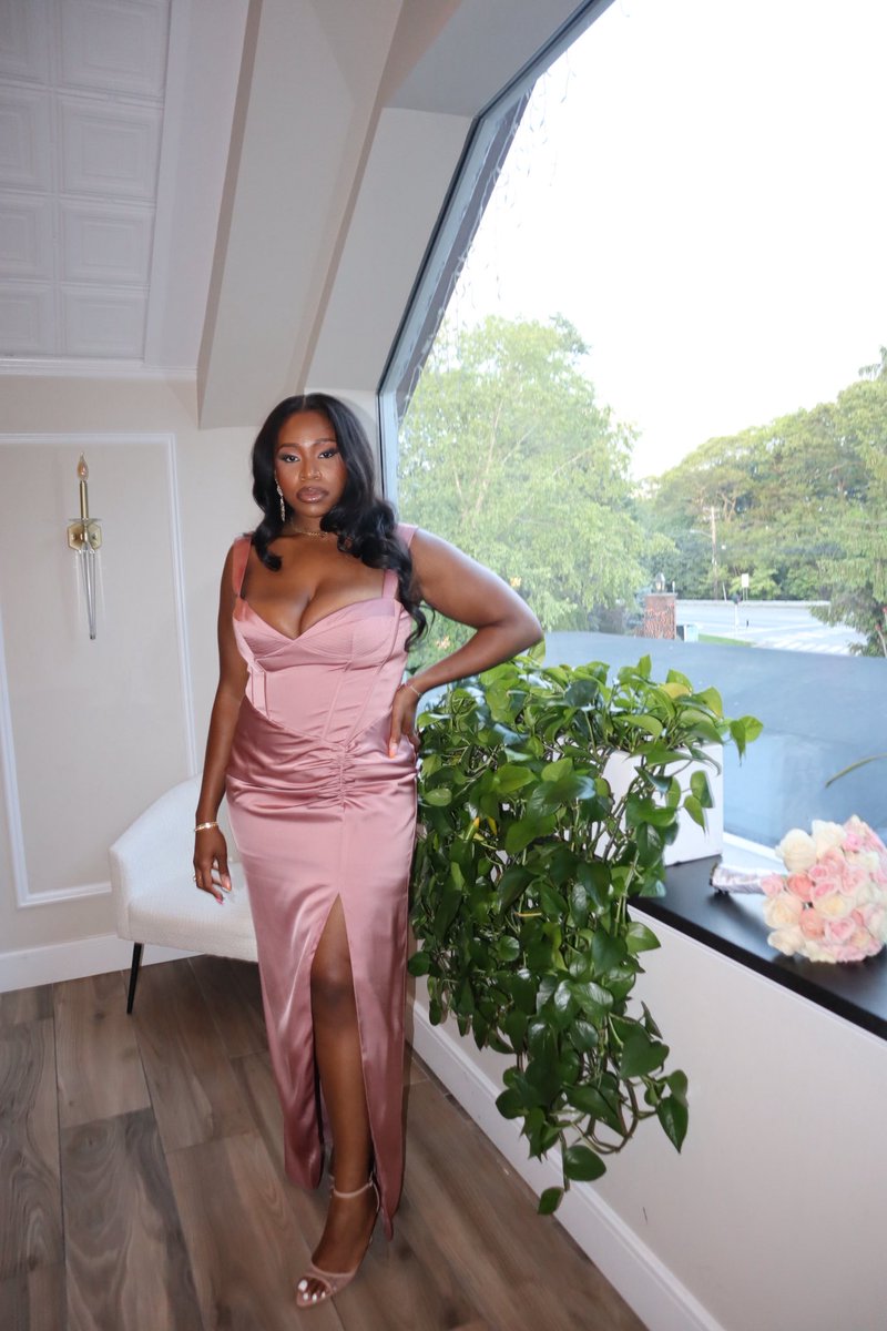 Maid of honor duties 💅🏽