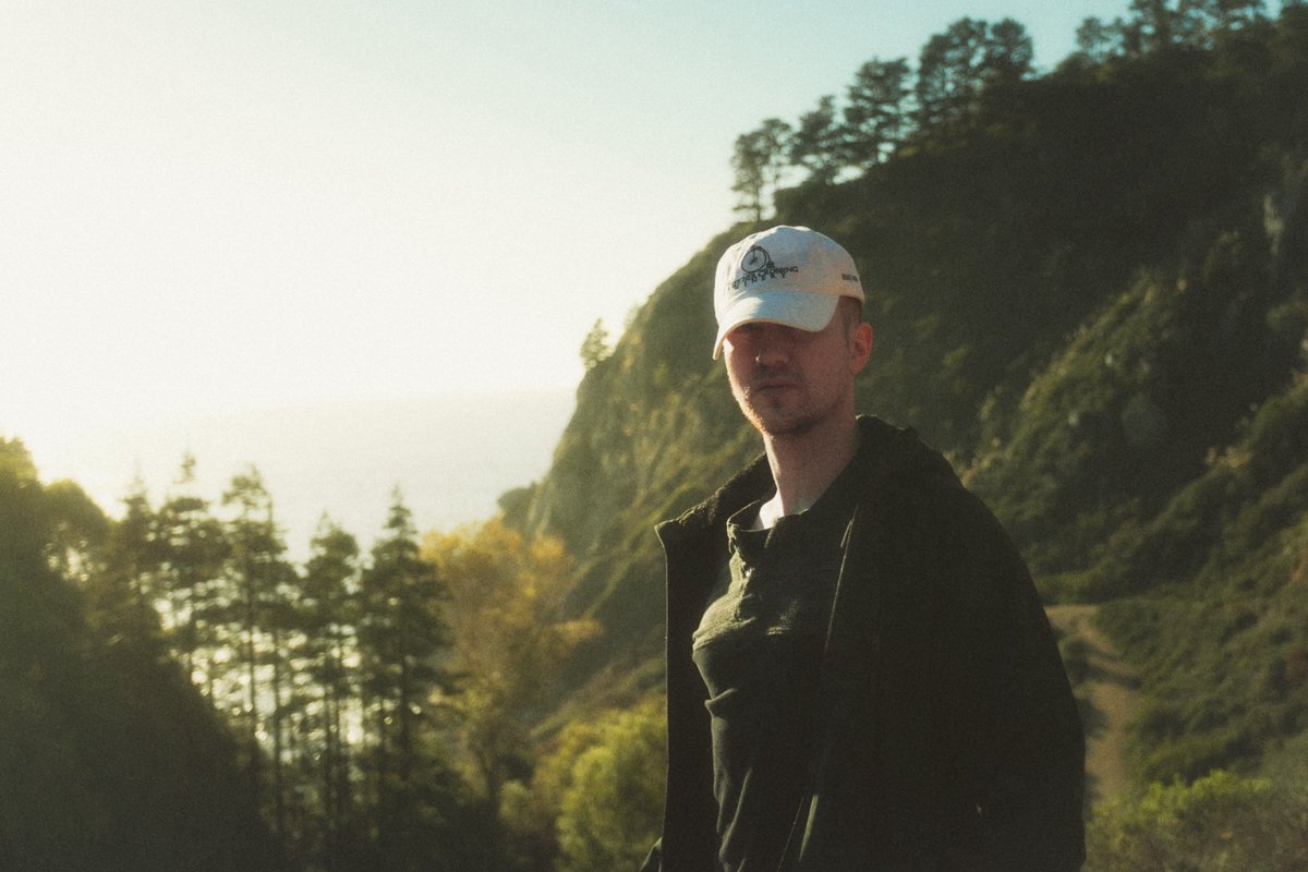 windows down music blasting