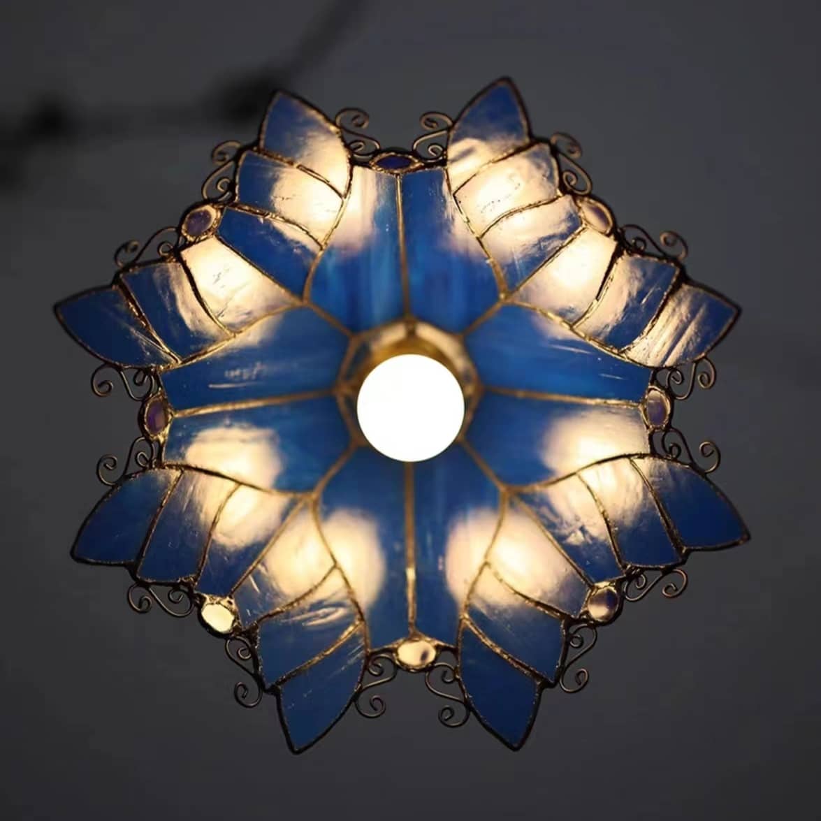 ShineLifeLight's tweet image. 🌿Tiffany Leaf Stained Glass Pendant Light🌺

shinelifelighting.com/products/tiffa…

#pendantlight #glasslighting #tiffanystyle #artdecor #decorativelighting #vintagestyle #vintagelighting #lightingdesign #lighting #homelighting #livingroomlighting