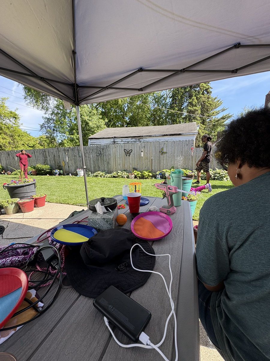 dom_n_que29's tweet photo. my inner child really won today 🥹 coloring, bike riding, playing in water, and going to grandma’s house 🫶🏾 https://t.co/iRxY0XKqdO