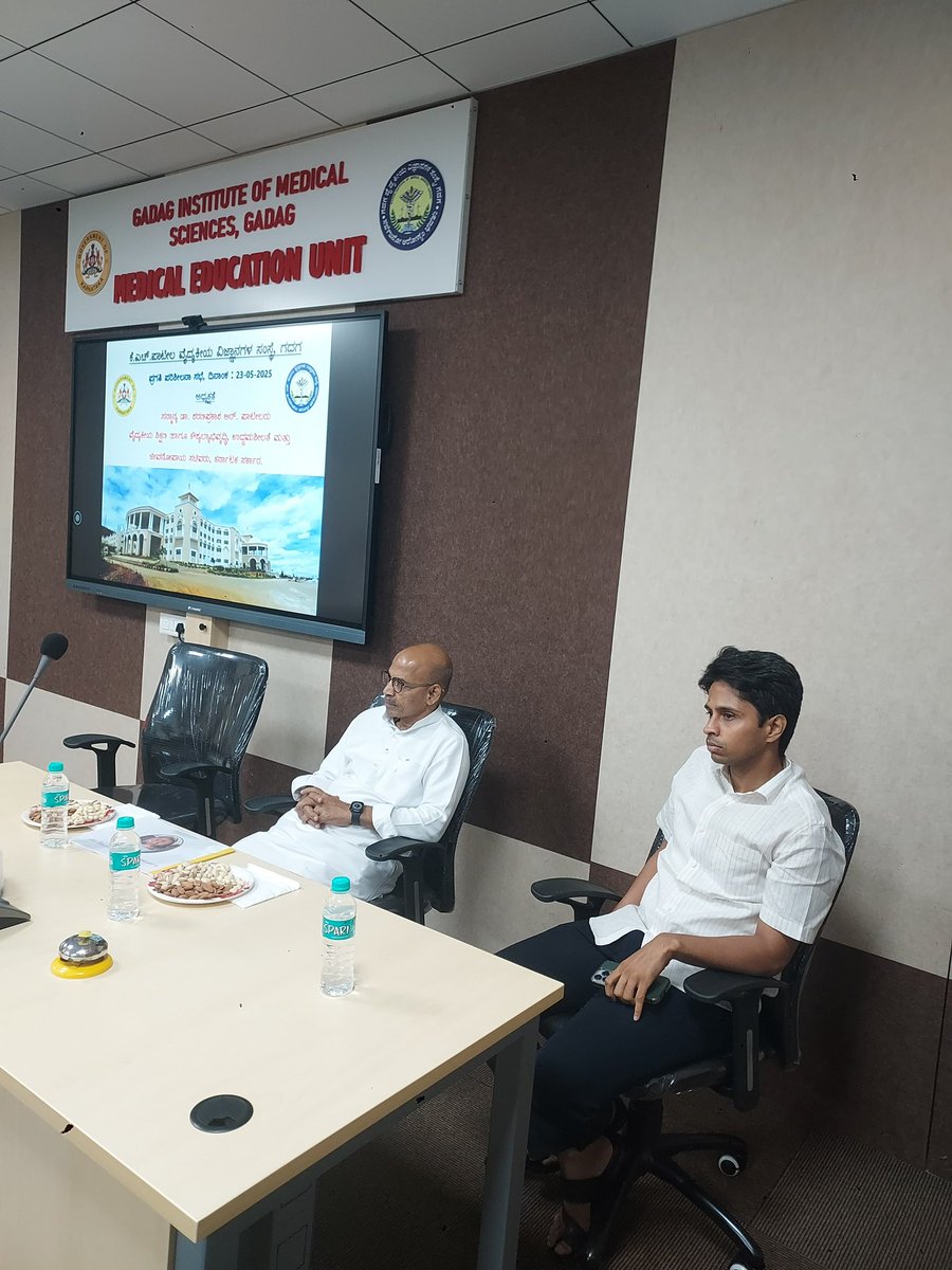 MedEduGoK's tweet image. ಮಾನ್ಯ ವೈದ್ಯಕೀಯ ಶಿಕ್ಷಣ ಸಚಿವರಾದ  @S_PrakashPatil  ಅವರು ಗದಗ ಜಿಲ್ಲೆಯ ಕೆ.ಎಚ್‌ ಪಾಟೀಲ್‌ ವೈದ್ಯಕೀಯ ಸಂಸ್ಥೆ ಮತ್ತು ಮೆಡಿಕಲ್‌ ಸೈನ್ಸ್‌ ಸಂಸ್ಥೆಗೆ ಭೇಟಿ ನೀಡಿ ಅಲ್ಲಿನ ಸ್ಥಿತಿಗತಿ ಕುರಿತು ಚರ್ಚಿಸಿದರು.

ಸಚಿವರಾದ ಎಚ್.ಕೆ. ಪಾಟೀಲ್ ಸೇರಿದಂತೆ ಇನ್ನಿತರರು ಉಪಸ್ಥಿತರಿದ್ದರು.

#MedicalEducation #HealthcareDevelopment